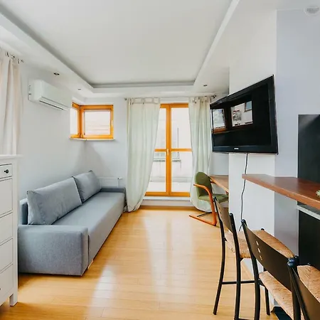 Shortstaypoland Chelmska 아파트